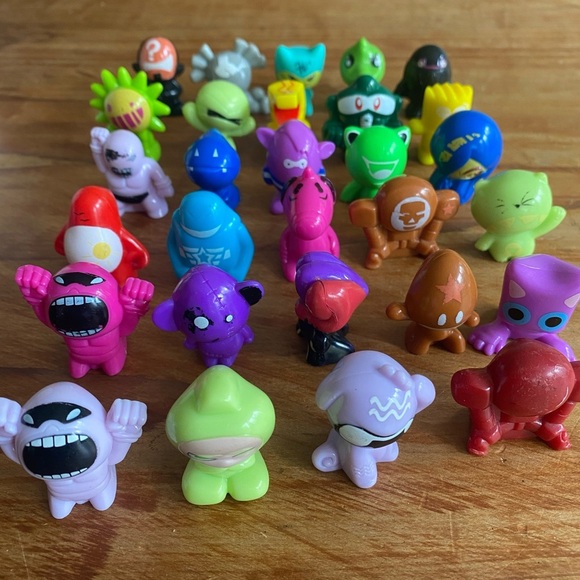 Gogo Collectible Bundle and Book - Picture 2 of 11